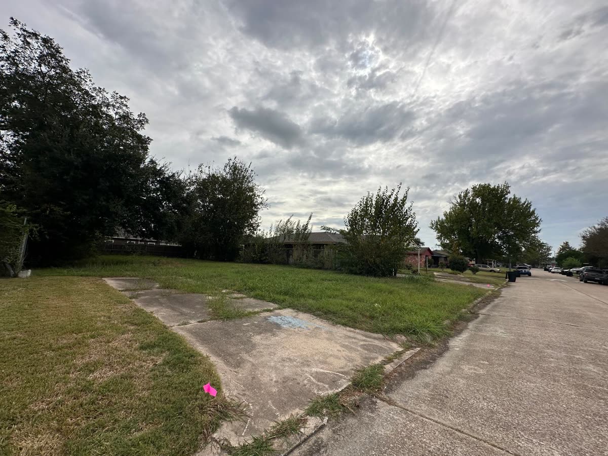 Build-Ready City Lot in South Houston: 0.13 Acre, Paved Street, Out of Flood Zone photo 3