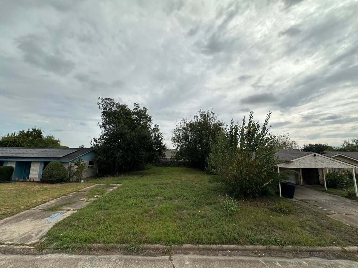 Build-Ready City Lot in South Houston: 0.13 Acre, Paved Street, Out of Flood Zone photo 4